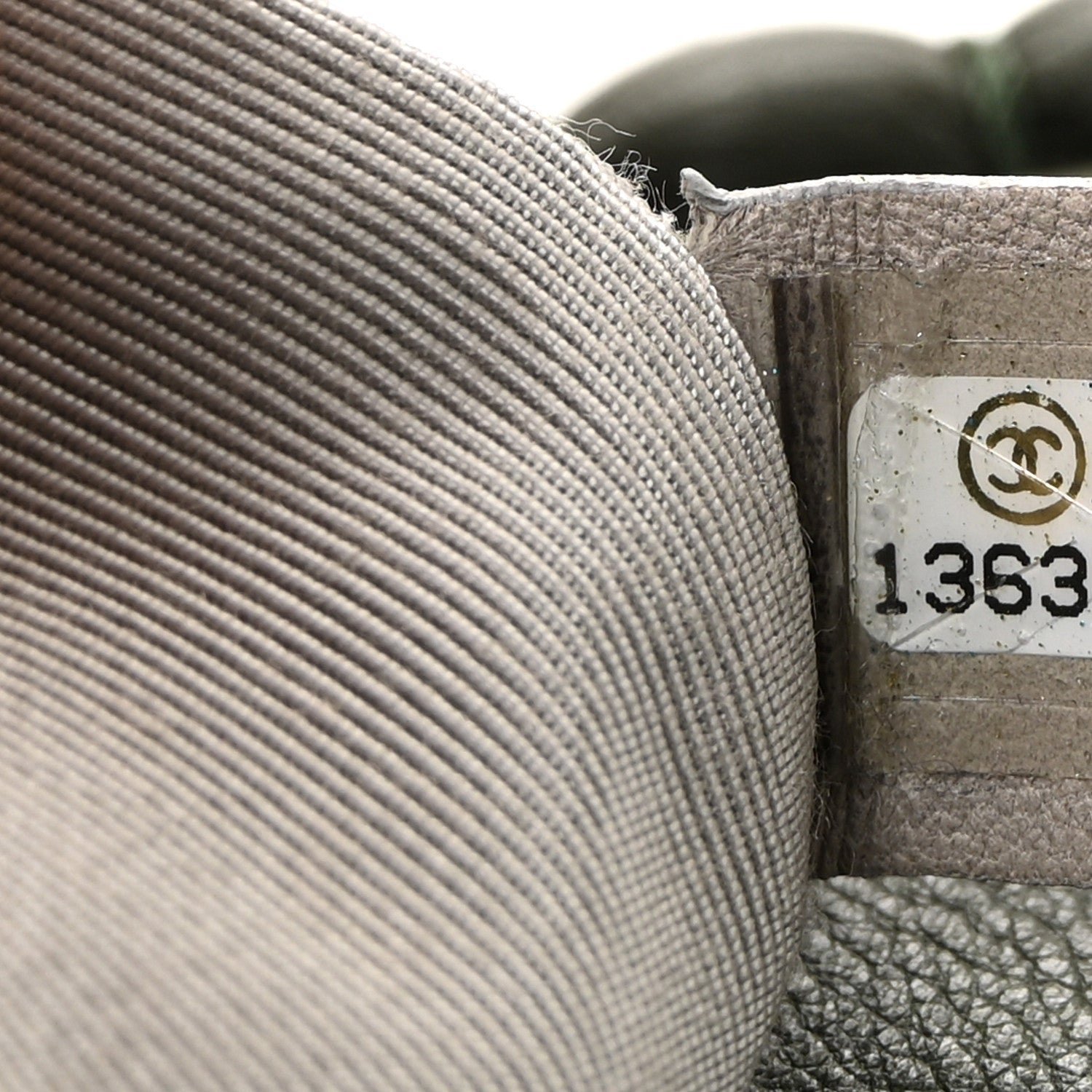 CHANEL ON THE BUND flap bag - Image 7