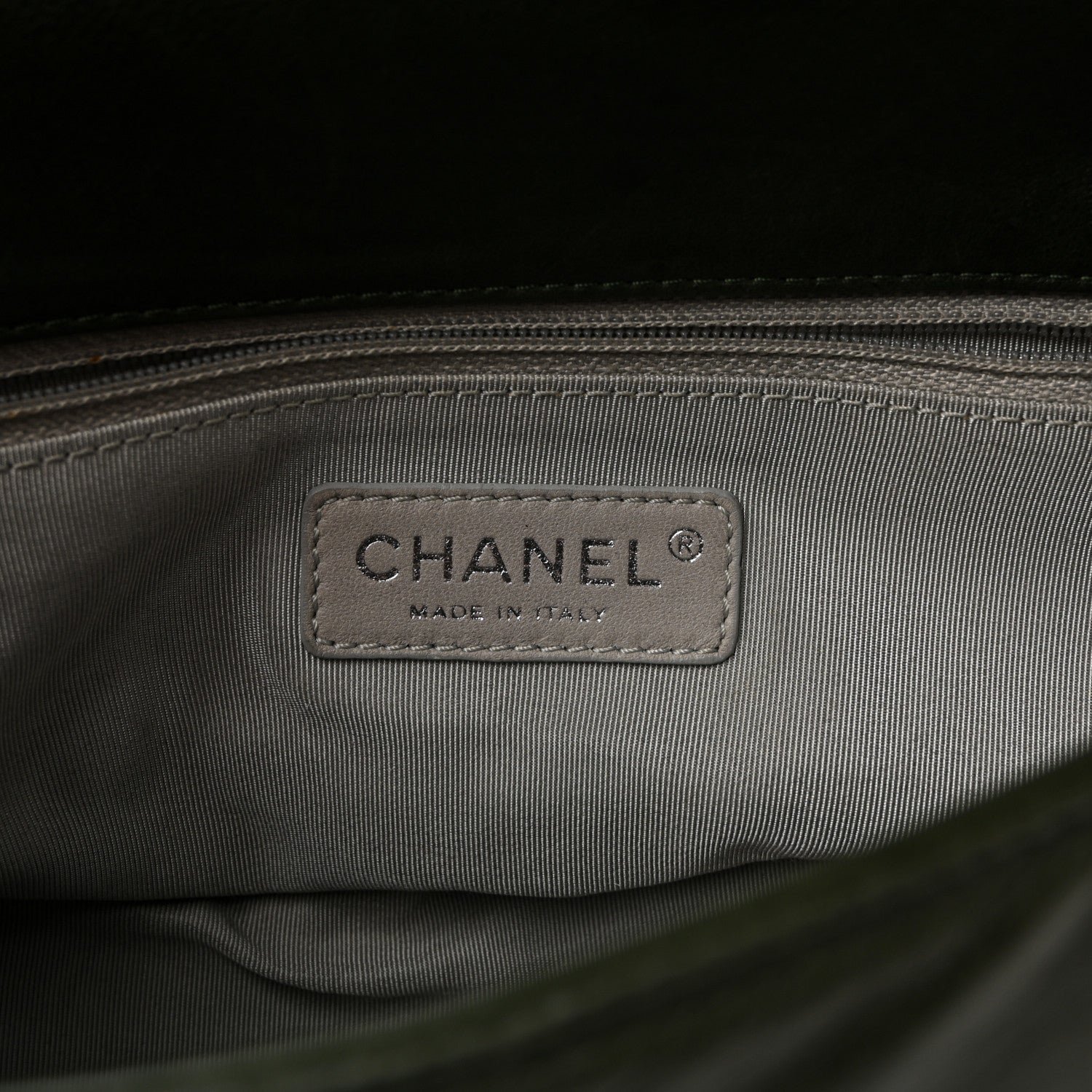 CHANEL ON THE BUND flap bag - Image 6