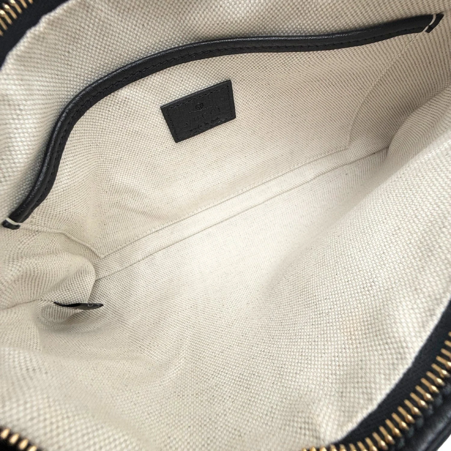 Shoulder Bag GG Emblem Medium - Image 7