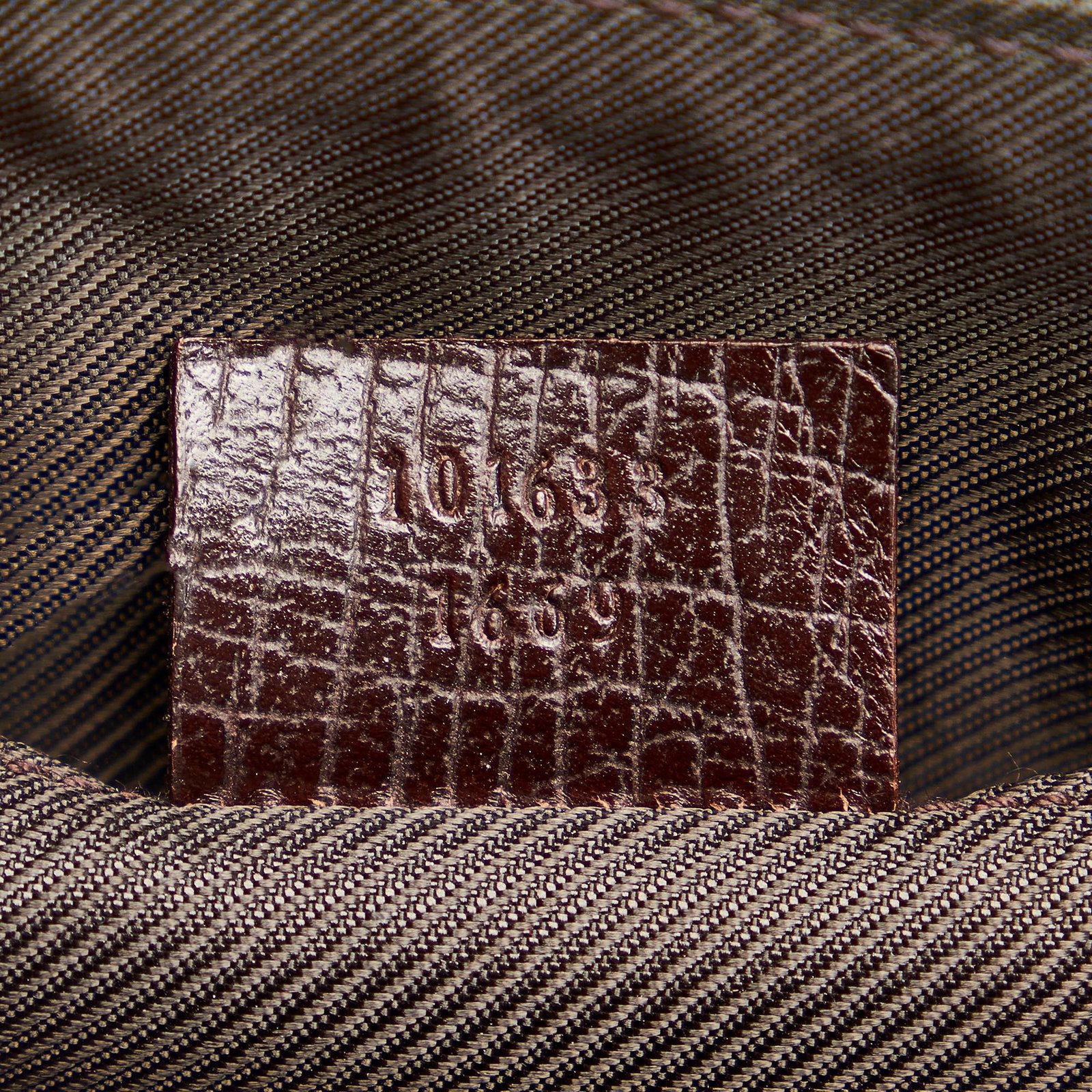 Gucci GG Supreme Clutch Bag - Image 8