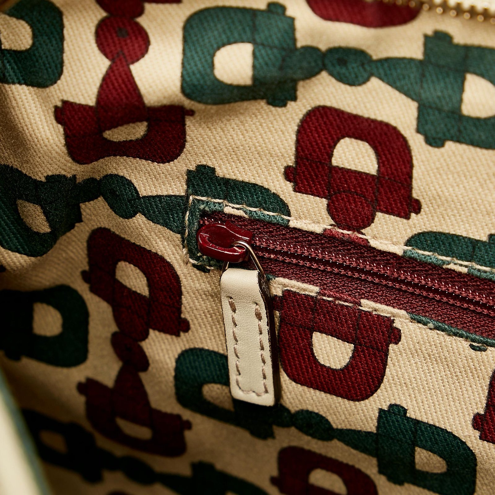 Gucci Guccissima Abbey D-Ring Crossbody Bag - Image 9